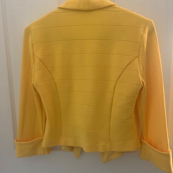 Joseph Ribkoff Yellow Jacket Size 6 - Picture 2 of 3